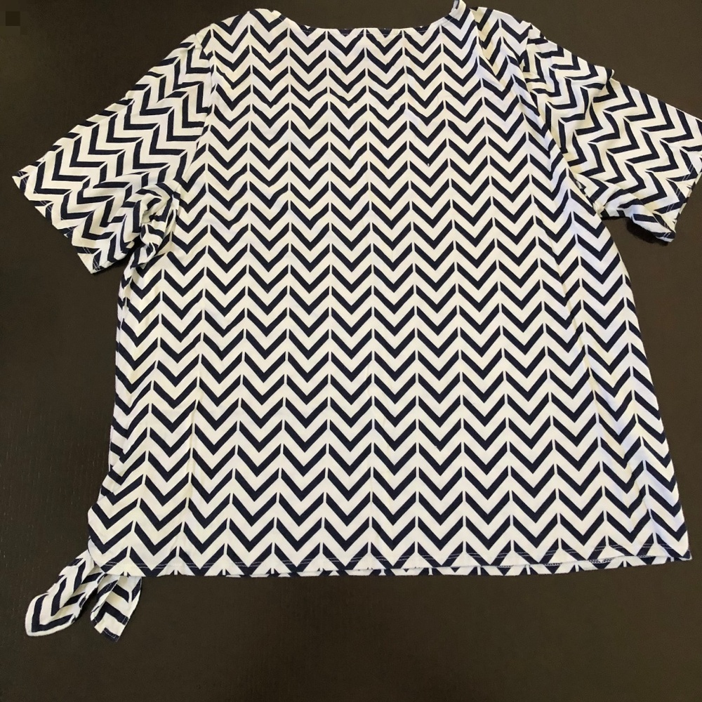 Womens' Top by Chicos, 3 (XL) , EUC, Chevron print - Picture 4 of 8